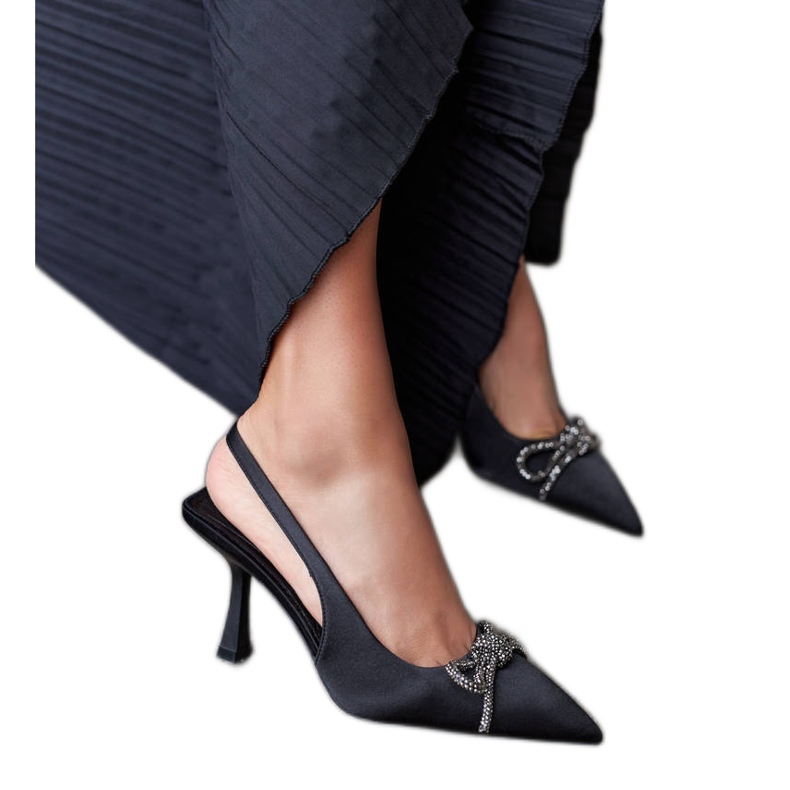 Didierin mustat korkeakorkoiset sandaalit rusetilla