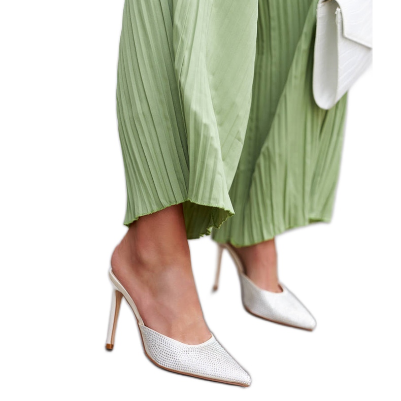 Ortensio-zirkonien kullanvärisiä liukumäkiä kultainen