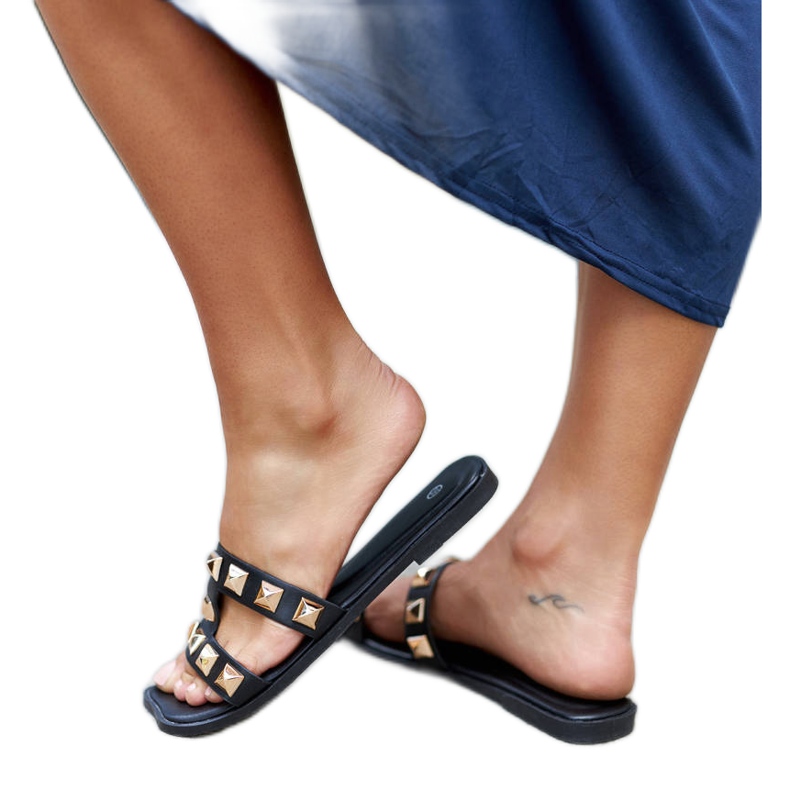 Mustat liukumäet koristeltu Agnano-nastoilla