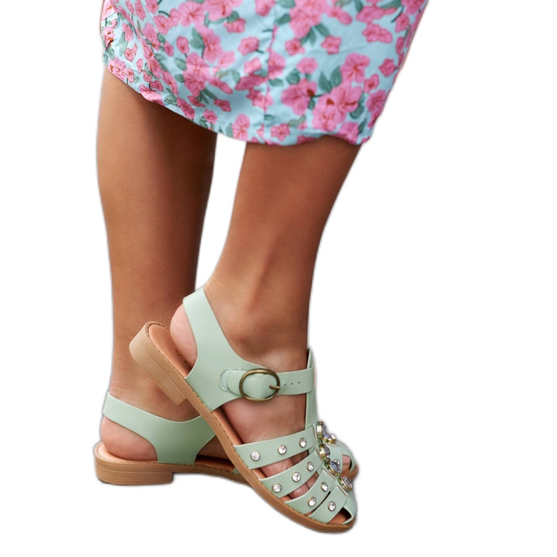 Gaetanon vihreät sandaalit, jotka on koristeltu strassikivillä