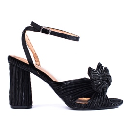 Shelovet mustat tekstiililohkosandaalit