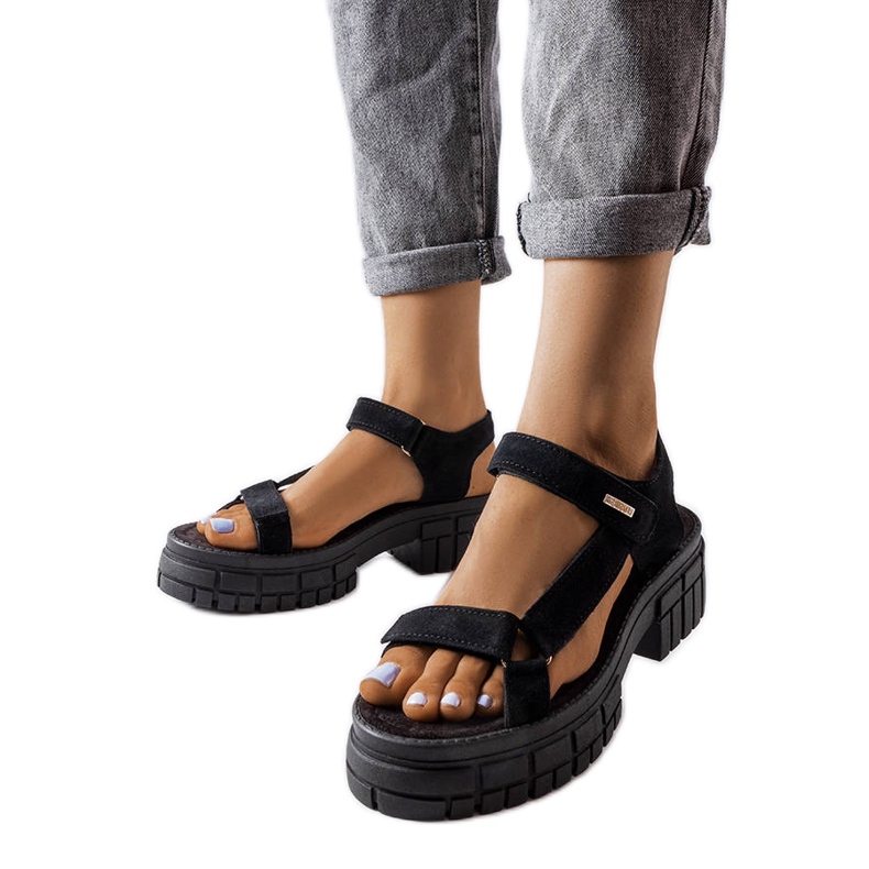 Mustat sandaalit pylväässä Big Star LL276035