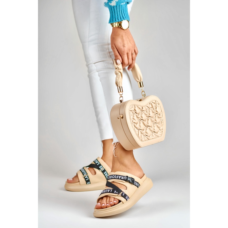 La.Fi:n tyylikkäät beigenväriset tossut