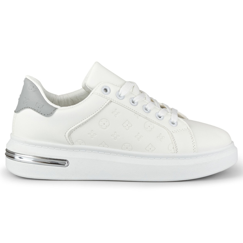 Valkoiset urheilukengät koristeilla valkoinen