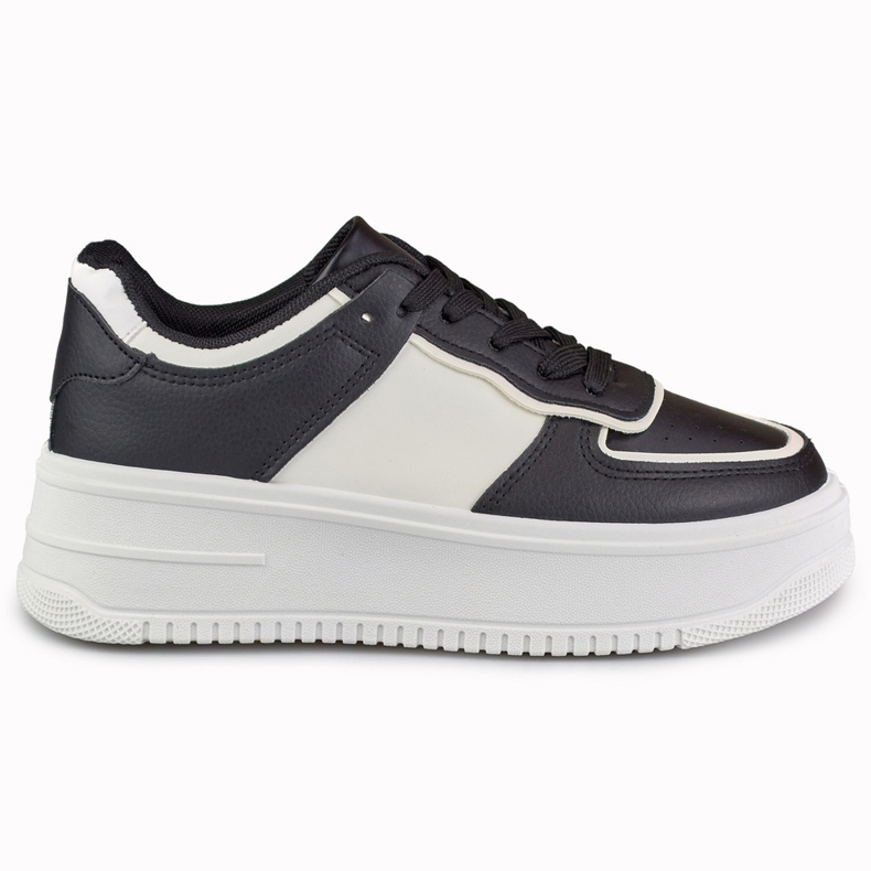 Mustavalkoiset urheilujalkineet