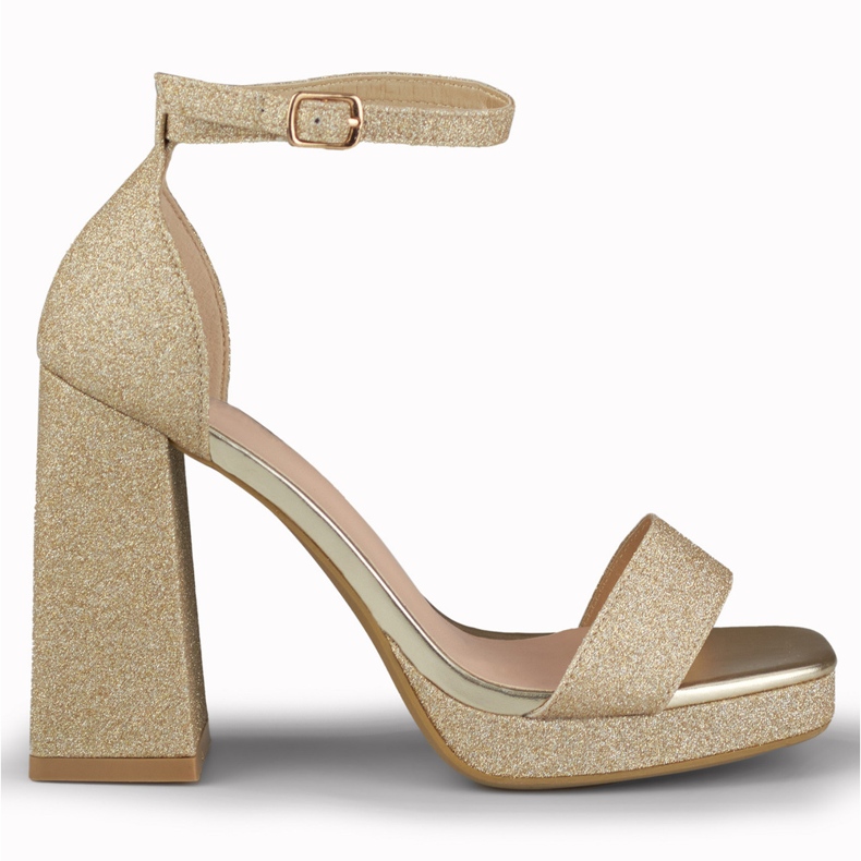 Kullanväriset kiiltävät sandaalit leveällä korkokenällä kultainen