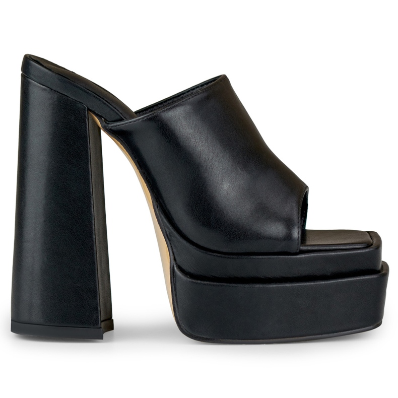 Evelyn mustat korkokengät