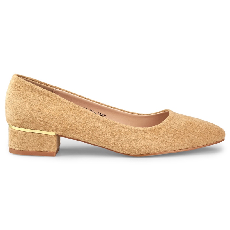 Beiget pumput matalassa kantapäässä