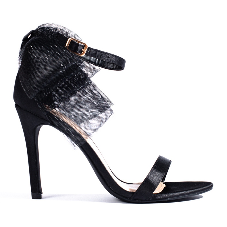 Musta sandaali, jossa tyllirusetti Shelovet-stilettokorkossa