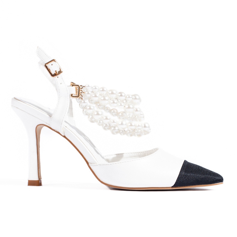 Valkoiset pumput neulassa Shelovet-helmillä valkoinen