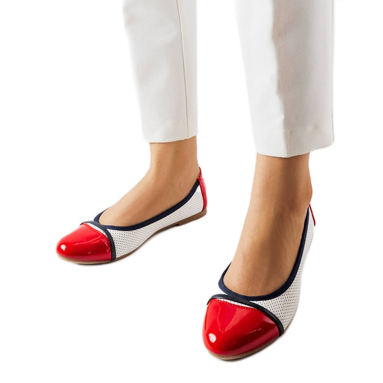 Colombon puna-valkoiset ballerinat valkoinen