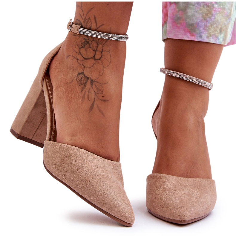 Tumman beigen timantti mokkanahkapumput kuutiozirkonialla