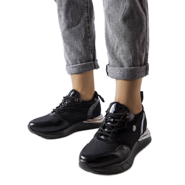 Mustat Vinceza-lenkkarit