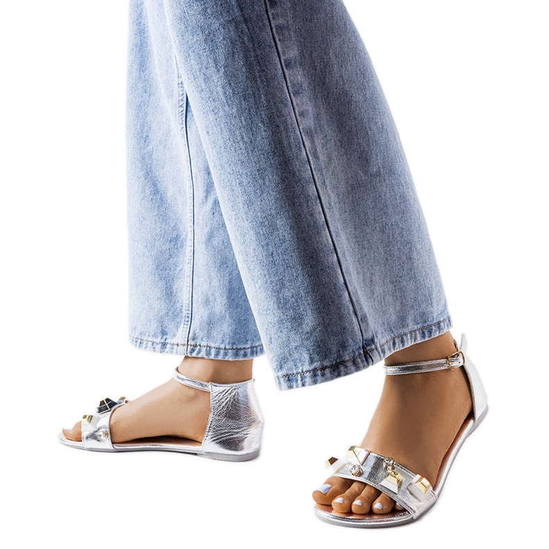 Hopeanväriset koristeelliset Riverdale-sandaalit