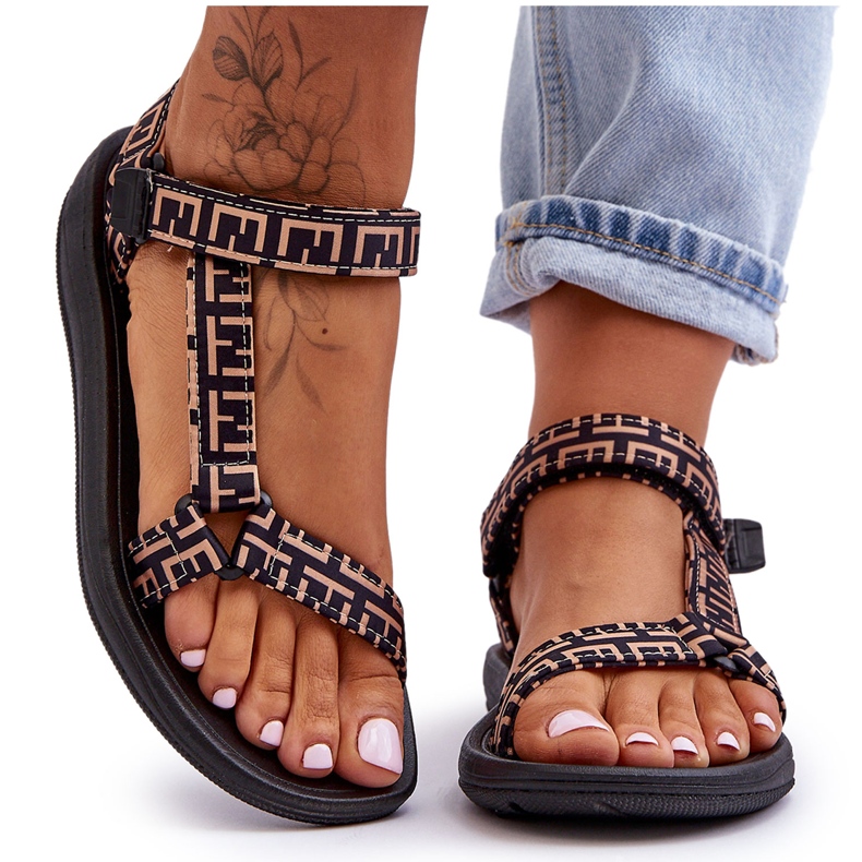 Naisten satiiniset urheilusandaalit, musta ja beige Victory