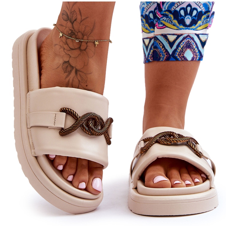 Naisten sandaalit beigellä Versolla