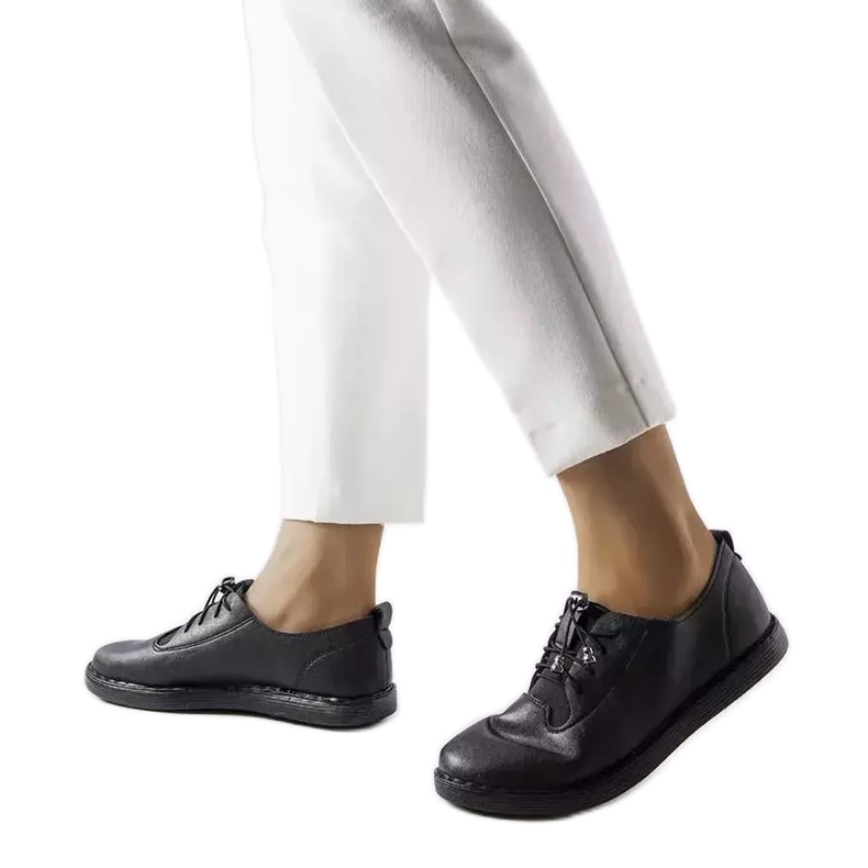 Perrine mustat kevyet kengät