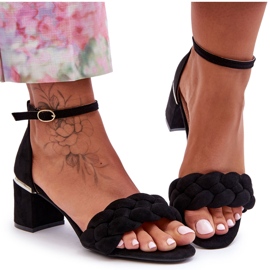 Essenza Black Suede punottu sandaalit musta