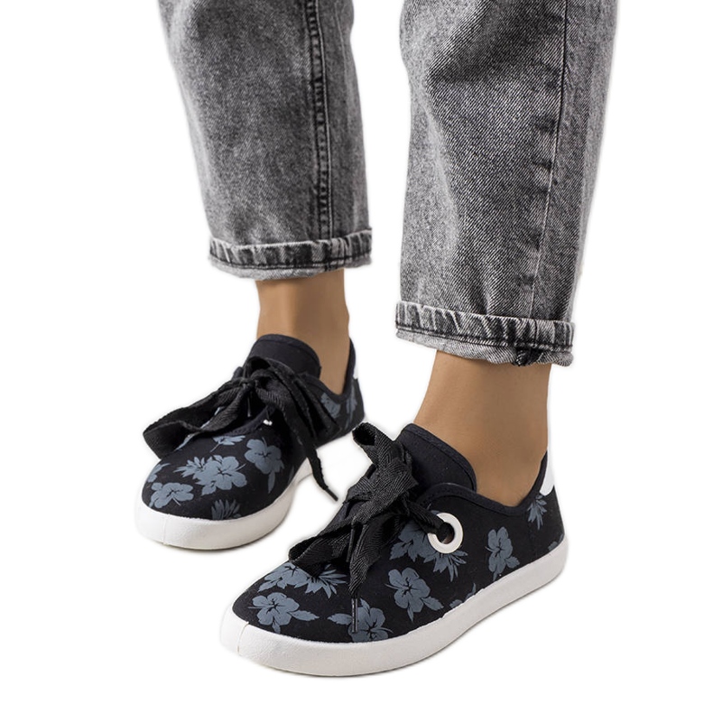 Mustat kukkaiset lenkkarit Hurstielta