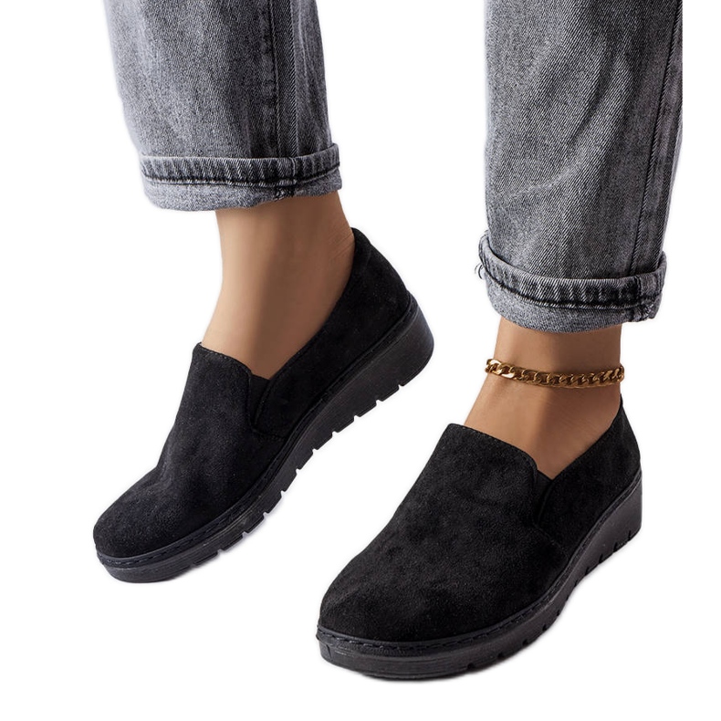 Pirnin mustat kengät