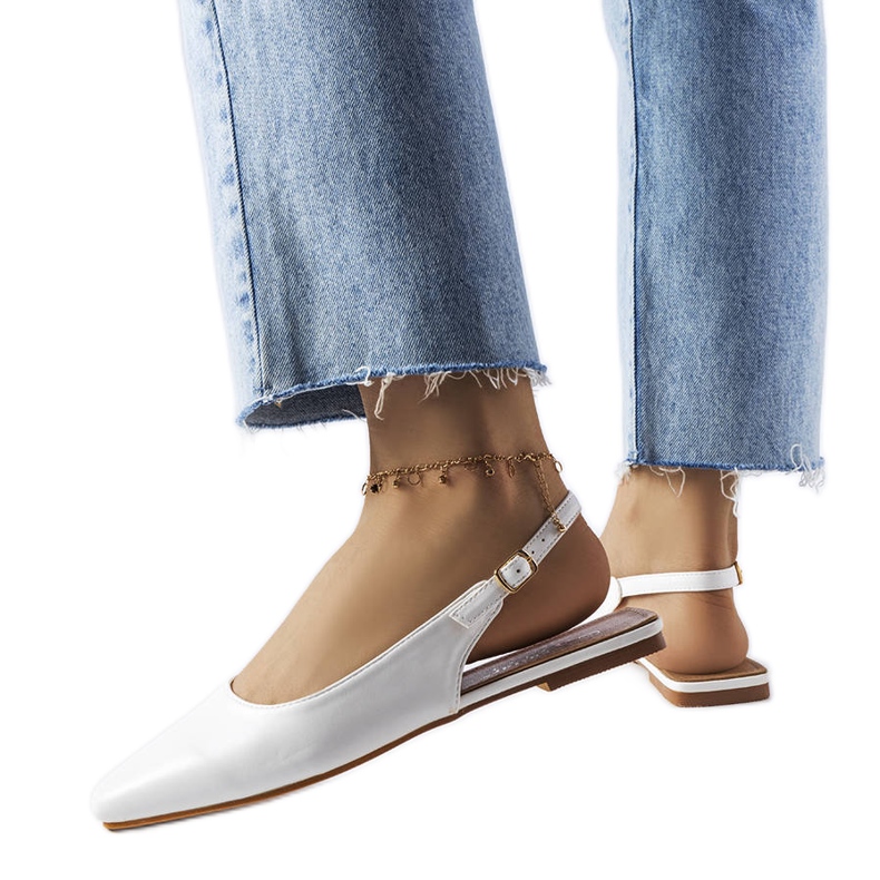 Hazelwoodin valkoiset suljetut sandaalit valkoinen