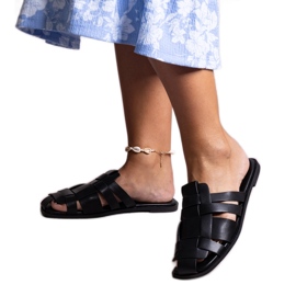 Mustat tossut, joissa on punottu päällinen Leliolta