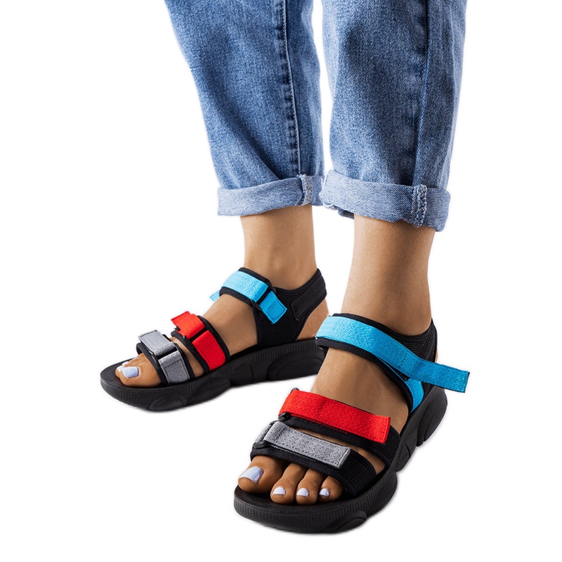 Mireio mustat urheilusandaalit tarranauhalla