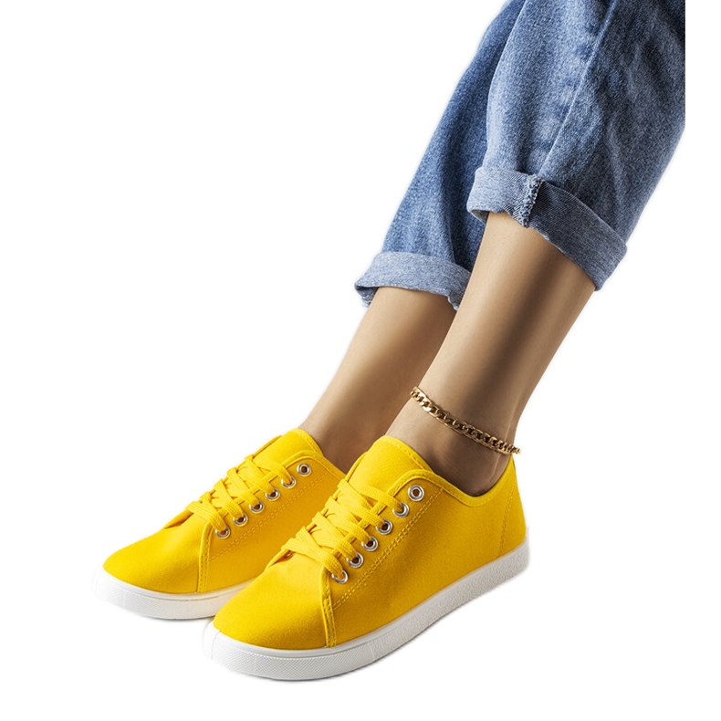 Nampan keltaiset kankaiset lenkkarit keltainen