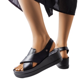 Adelinan mustat matalat sandaalit