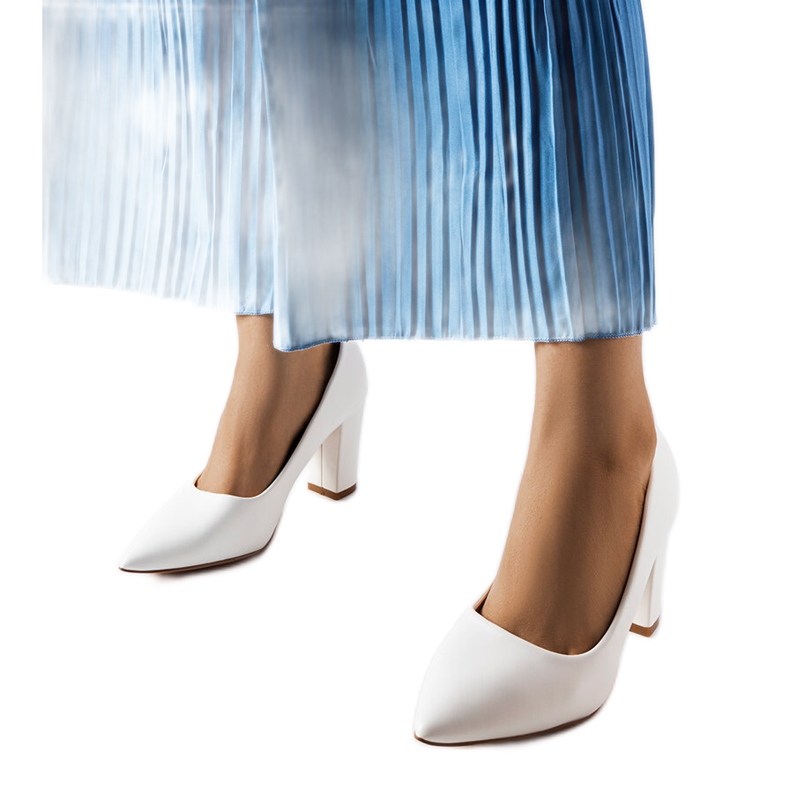 Maurelle valkoiset pumput lohkossa valkoinen