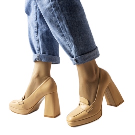 Inèsin beigenväriset korkokengät