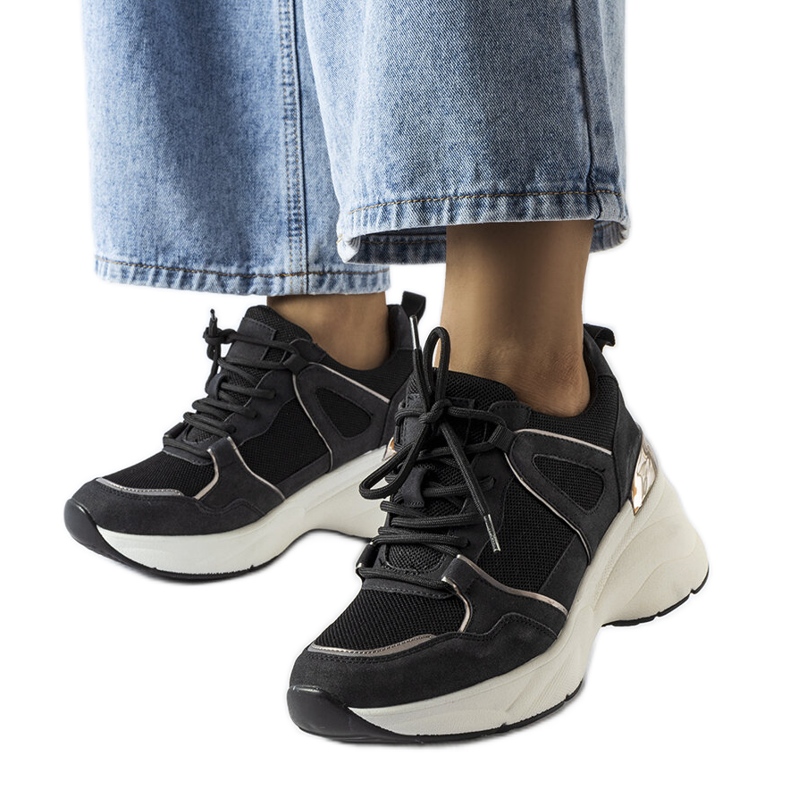 Echeverrin mustat wedge-lenkkarit