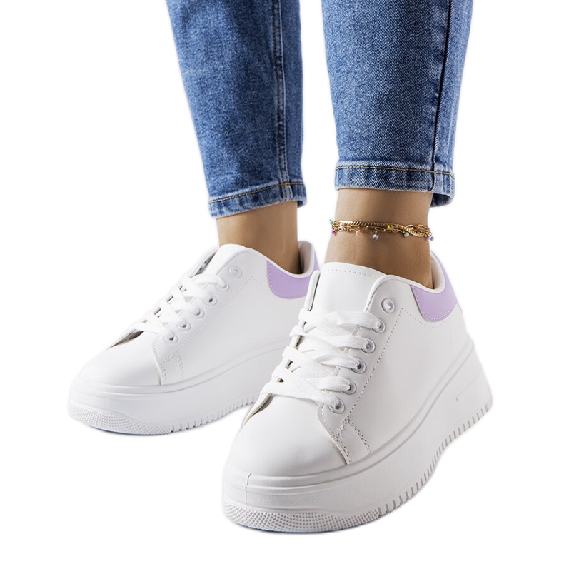 Holanten valkoiset ja violetit alustalenkkarit valkoinen