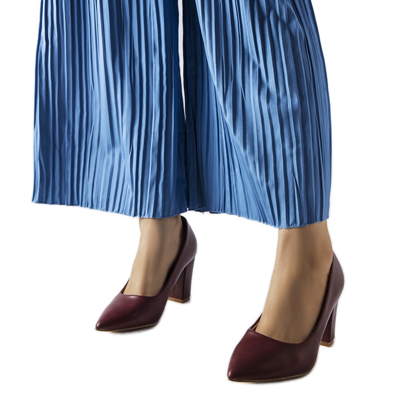 Inna Maurellen kastanjanruskeat kantapääpumput punainen