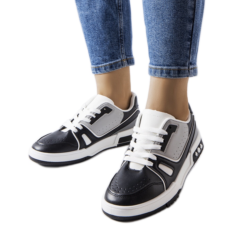 Willsonin mustat urheilulenkkarit