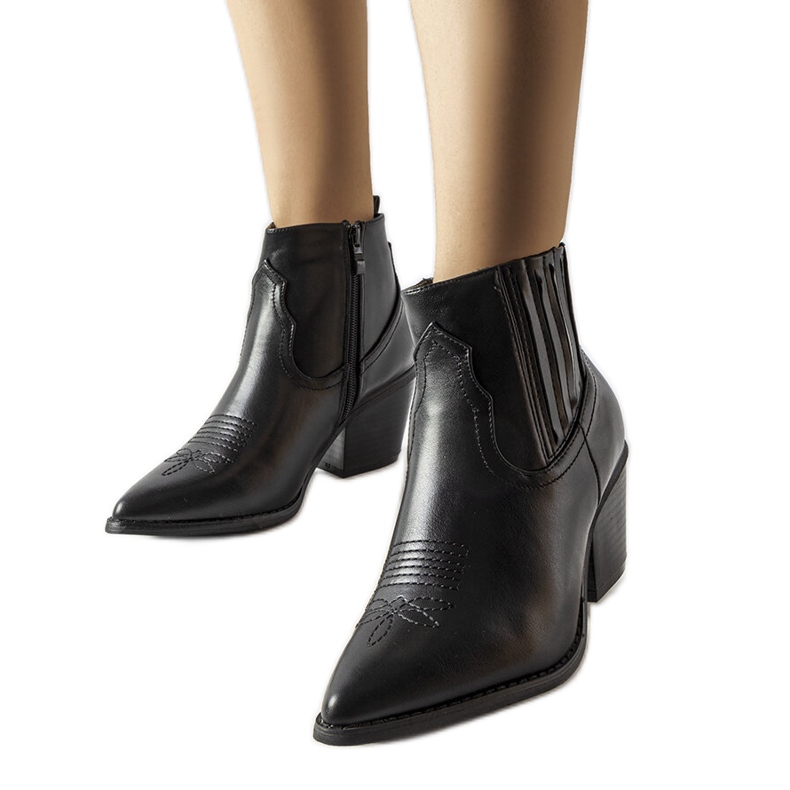 Mustat klassiset cowboysaappaat Gustavilta