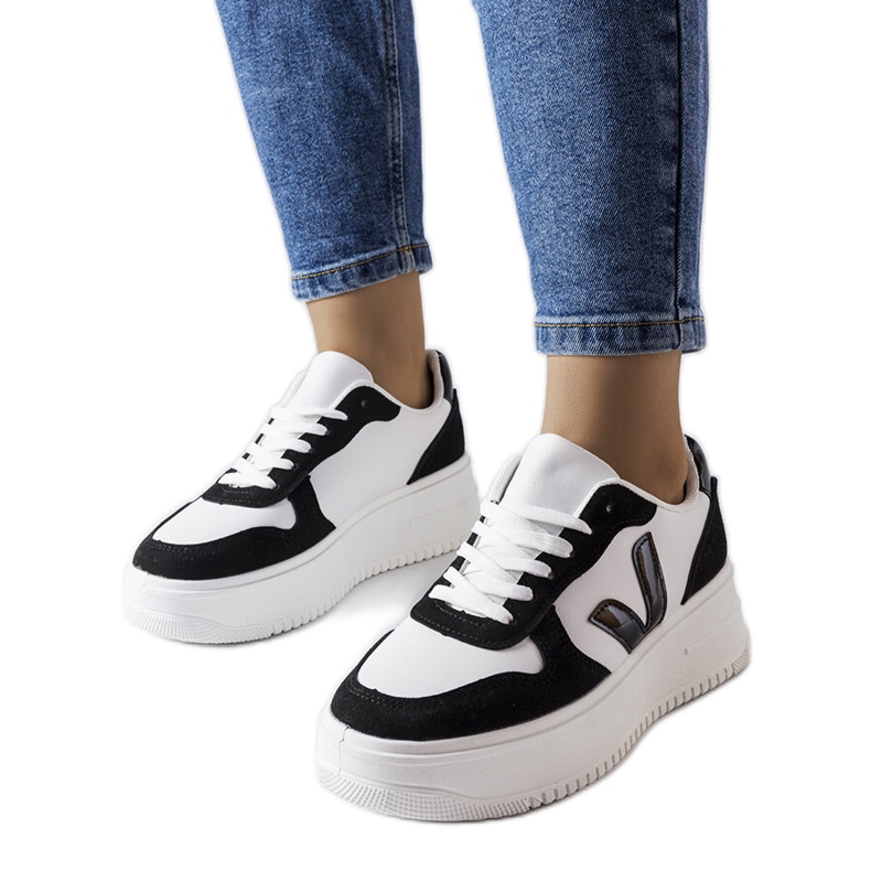 Plouffen mustavalkoiset alustalenkkarit