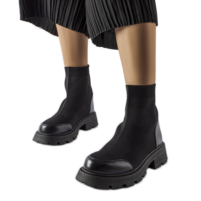 Lonten mustat sukkasaappaat