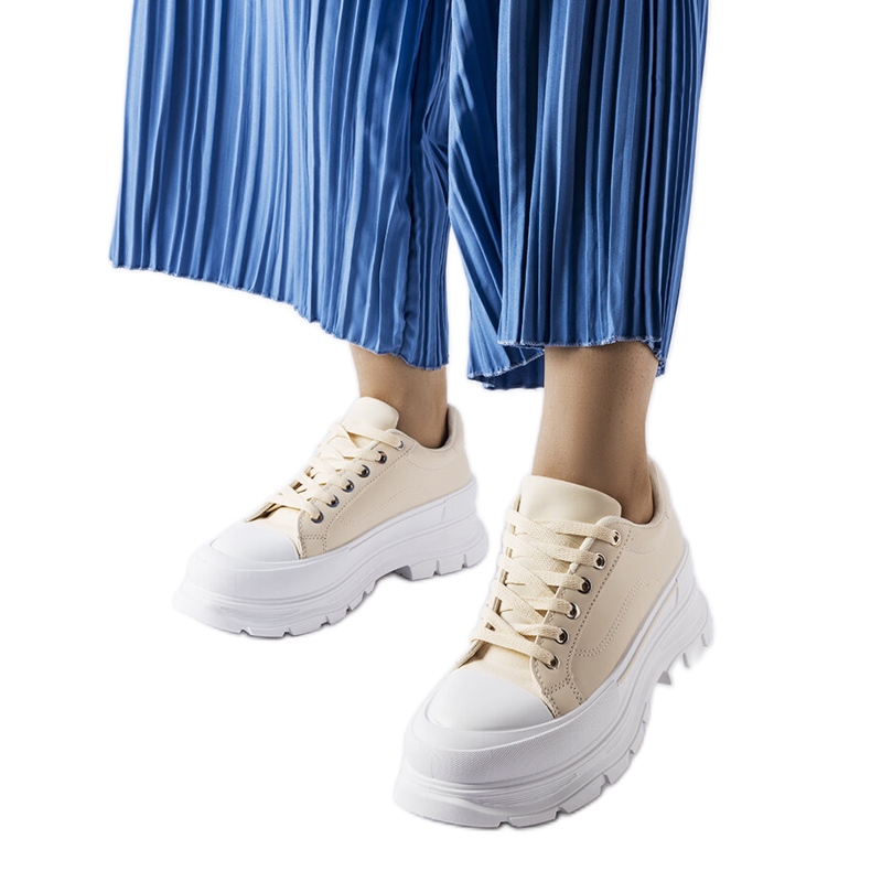 Beiget korkeatasoiset lenkkarit Karilta