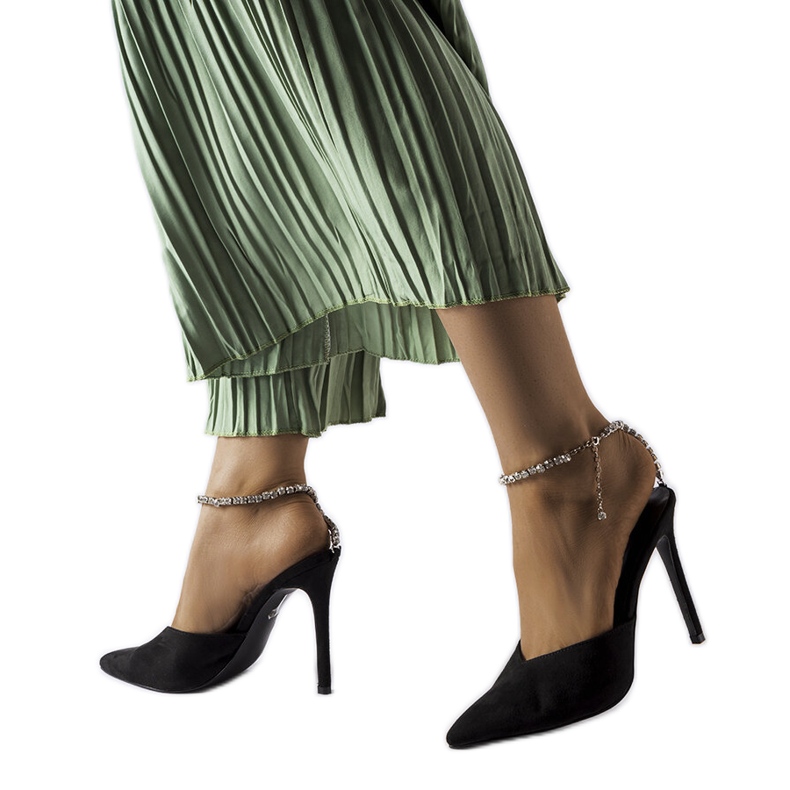 Claude mustat tekojalokivikorkoiset sandaalit