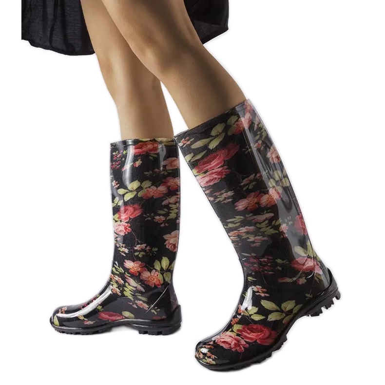 Mustat korkeat saappaat Pimen ruusuilla valkoinen