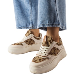 Inna Beiget tennarit, joissa on Conte-monogrammi