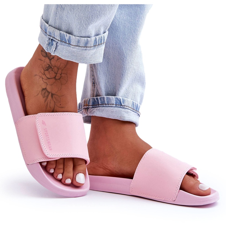 Naisten 4F 4FSS23FFLIF070-56S vaaleanpunaiset tossut vaaleanpunainen