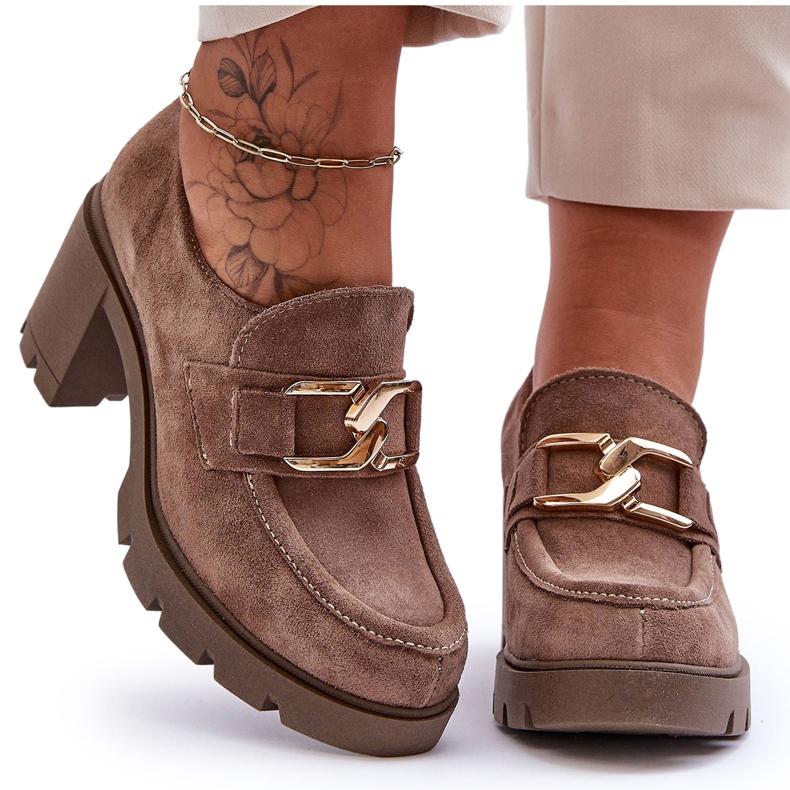 Lemar Tummanbeige Harmell tyylikkäät kengät pylväässä kultaisella koristeella