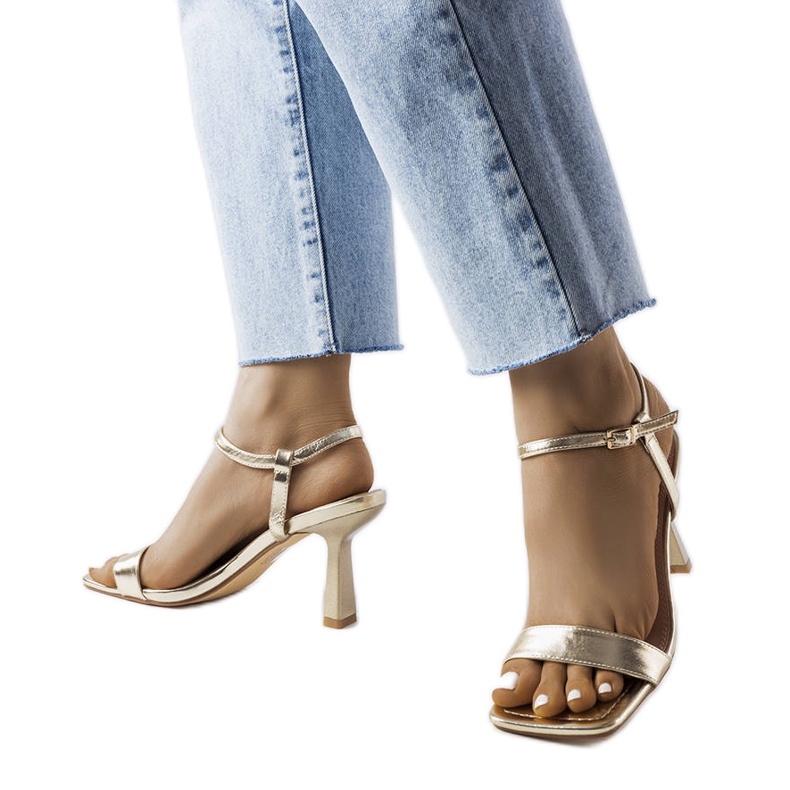 Amalian kultaiset korkokengät kultainen