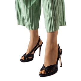 Alpakan mustat sandaalit