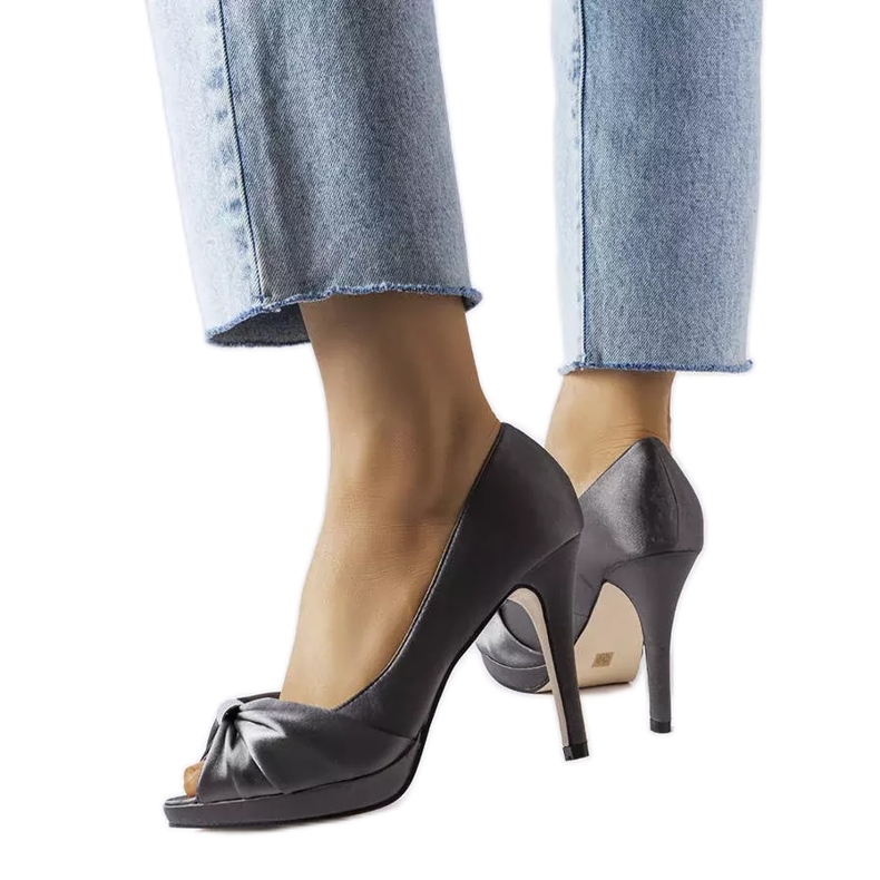 Parén harmaat peep toe korkokengät