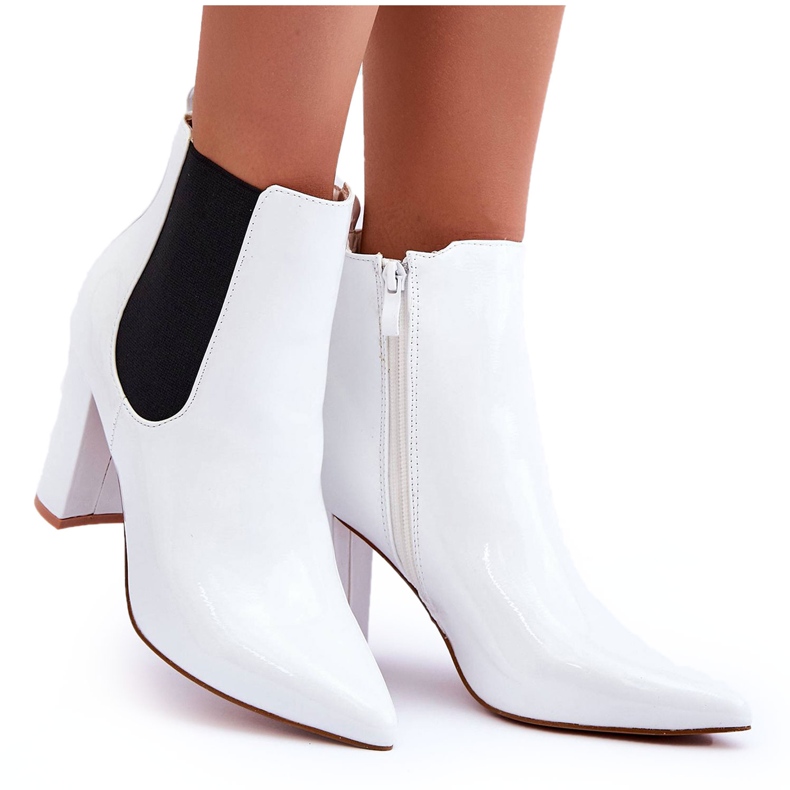 Lakatut saappaat kantapäässä Valkoinen Evita