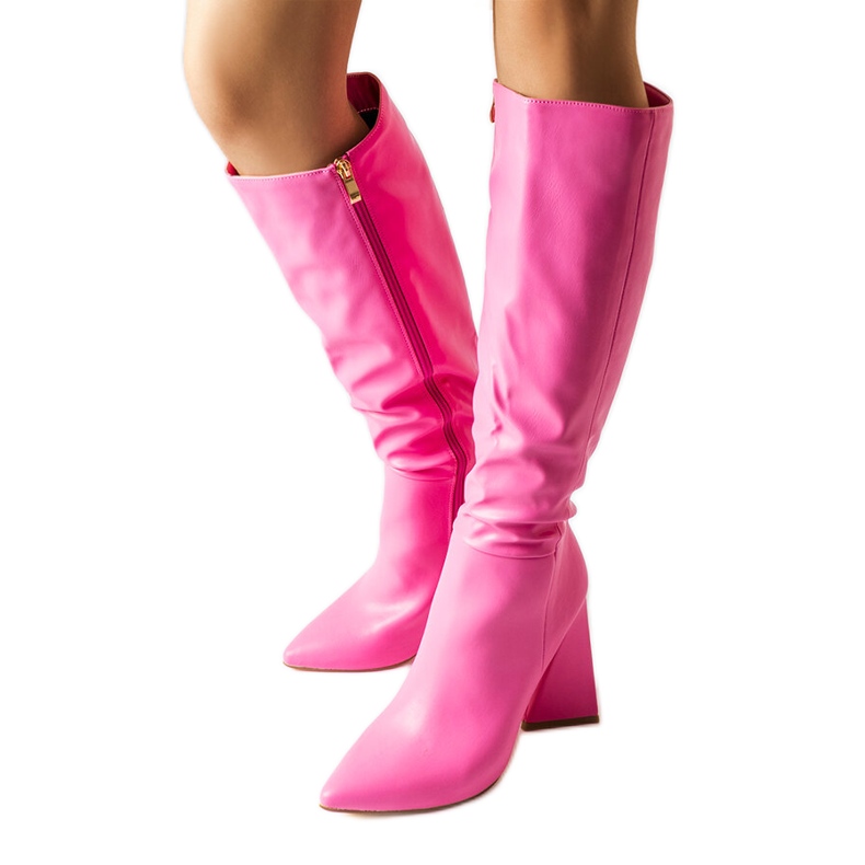 Vaaleanpunaiset saappaat Medicina-postissa vaaleanpunainen