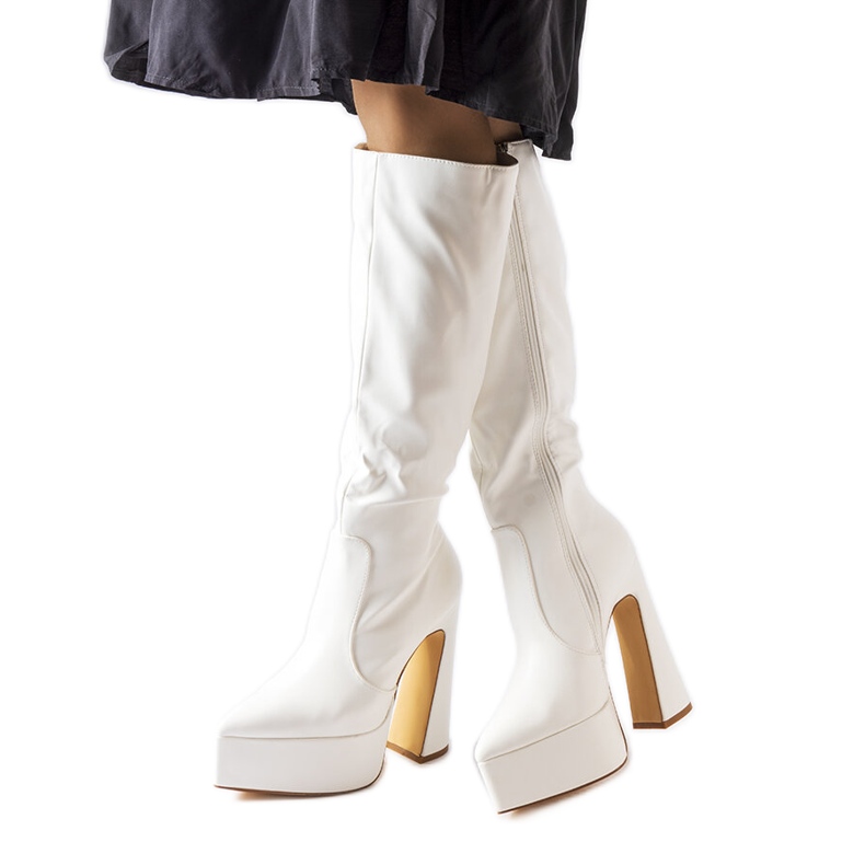 Sovizzon valkoiset saappaat massiivisessa tolppassa valkoinen